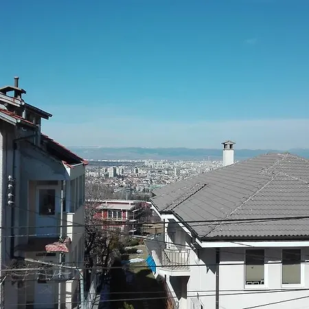Boyana's Den Апартаменты *